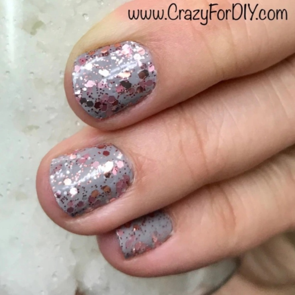 Color Street Mystery Bundle (5 NWT Sets) | Glitter Holiday Retired Solid Mix - Picture 3 of 8